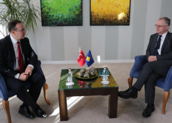 Bislimi priti në takimin Ambasadorin e Turqisë në Kosovë, Sabri Tunç Angılı