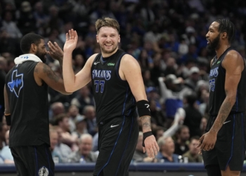 Luka Doncic i pandalshëm, bën historinë në NBA (VIDEO)