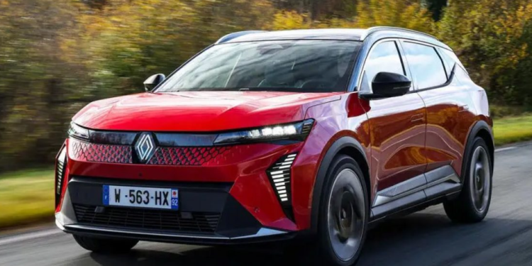 Scenic E-Tech electric arrin në finalen e çmimit Makina Evropiane e Vitit 2024