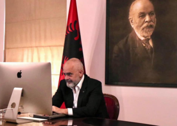 Mustafa: Edi Rama vetëm shikon filma, nuk i intereson çfarë po ndodhë në Luginë