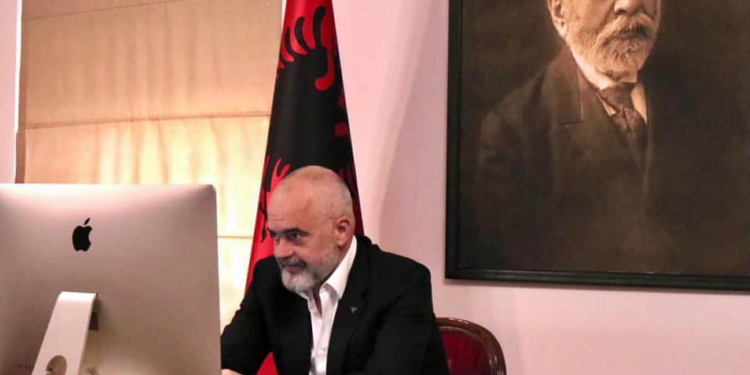 Mustafa: Edi Rama vetëm shikon filma, nuk i intereson çfarë po ndodhë në Luginë