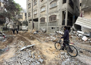 Të paktën 100 persona u vranë në sulmet izraelite në Rripin e Gazës