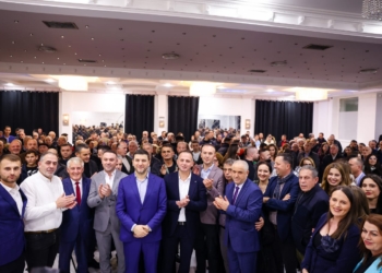 120 anëtarë të ri i bashkohen PDK-së në Gjilan, Krasniqi: PDK po rikthehet