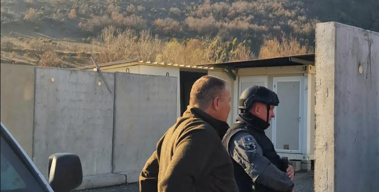 Hoxha viziton familjen e heroit Afrim Bunjaku dhe pikë kalimin kufitar në Jarinjë