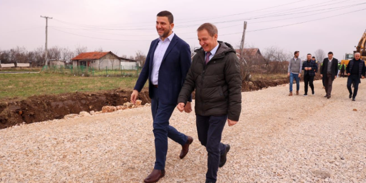 Krasniqi: Qeveria mos t’i diskriminojë komunat në baza politike e partiake