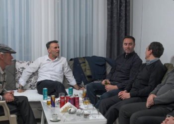 Kurti vizitoi Hetemin në shtëpi, pas nejës tregon se ai u kthye në komunë “për të punuar e festuar”