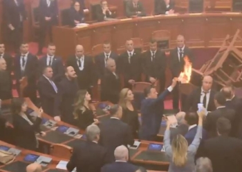 Sali Berisha përjashtohet për 10 ditë bashkë me pesë deputetë të tjerë