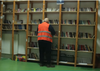 64 vjeçari rrëfen kohën e leximit në bibliotekën brenda burgut