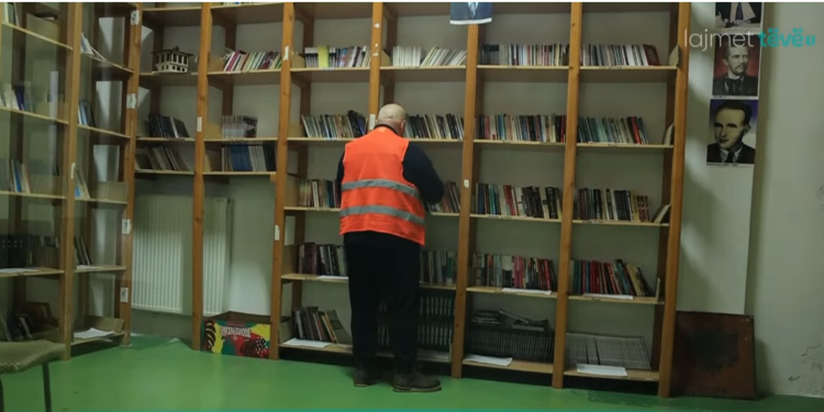 64 vjeçari rrëfen kohën e leximit në bibliotekën brenda burgut