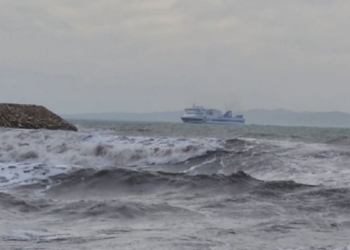 ​Moti i keq, pezullohen lundrimet nga Durrësi drejt Italisë