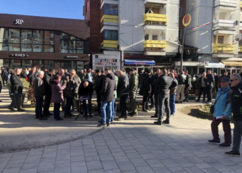 Serbët e veriut protestojnë kundër ndalimit të importit dhe konfiskimit të mallrave