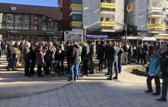 Serbët e veriut protestojnë kundër ndalimit të importit dhe konfiskimit të mallrave