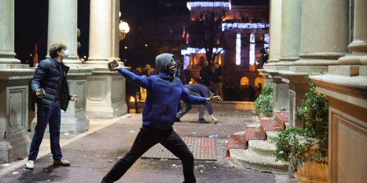Opozita serbe: Incidentet në protestë i shkaktuan “huliganët e autoriteteve”