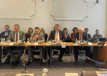 Sveçla njofton për sulmimin e një polici: Gjendja në veri është përmirësuar dukshëm