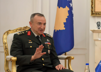 Komandanti i KFOR-it: Jemi të gatshëm t’i përgjigjemi çfarëdolloj kërcënimi në Kosovë