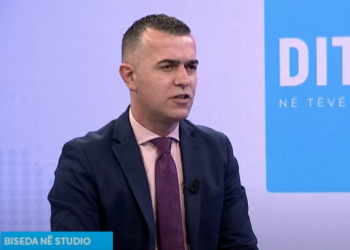 Qeveria ndau miliona euro, ekonomisti: Nuk i takon të bëjë ndërhyrje kaq të mëdha buxhetore