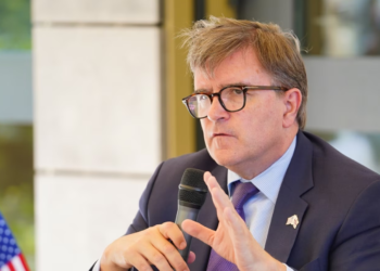 O’Brien: SHBA-ja pret që qeveria e re në Beograd t’i përmbahet marrëveshjes me Kosovën