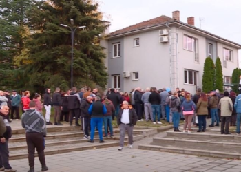 Maqedonasit në Çashkë kundër mësimit në gjuhën shqipe