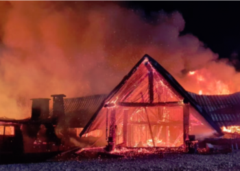 Pesë të vdekur nga zjarri në një bujtinë në Rumani