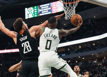 Bucks vazhdojnë me fitore, GSW triumfon në udhëtim te Portland
