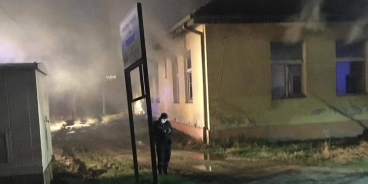 Përfshihet nga zjarri Shtëpia e Kulturës në Sllatinë të Madhe