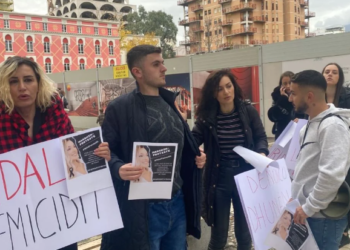 “Ndal femicidit”, protestë edhe në Tiranë për vrasjen e Liridonës