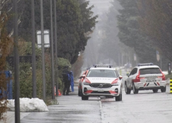 Vriten dy persona në Wallis të Zvicrës