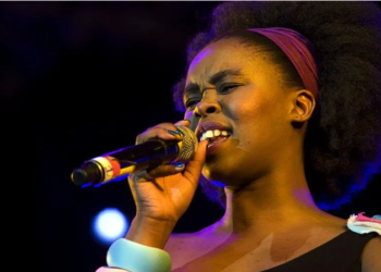 Vdiq këngëtarja, Zahara