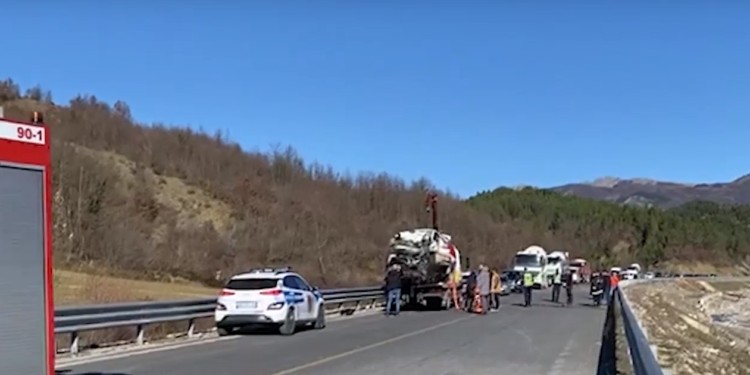 Dy persona vdesin nga një aksident në “Rrugën e Arbrit”