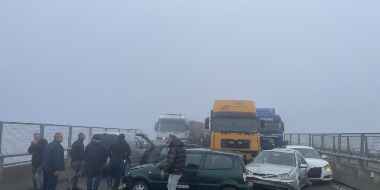 Aksidente dhe moti i ligë, bllokohet hyrja e autostradës në Trudë