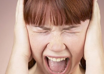 Si të përballesh me simptomat fizike të ankthit