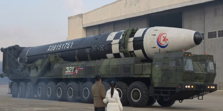 Kim Jong Un zotohet se më 2024 do të lëshojë më shumë satelitë dhe prodhojë më shumë armë bërthamore