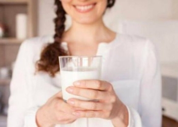 Si të përdorni qumështin për flokë të drejtë?