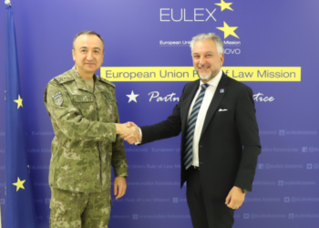Shefi i EULEX-it dhe komandanti i KFOR-it diskutojnë për thellimin e bashkëpunimit