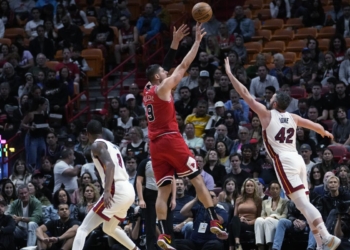 Boston dhe Minnesota udhëheqin dy Konferencat, befason Chicago