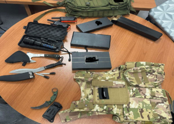 Policia gjen pajisje të dyshuara ushtarake brenda një autobusi me targa të huaja në Merdare