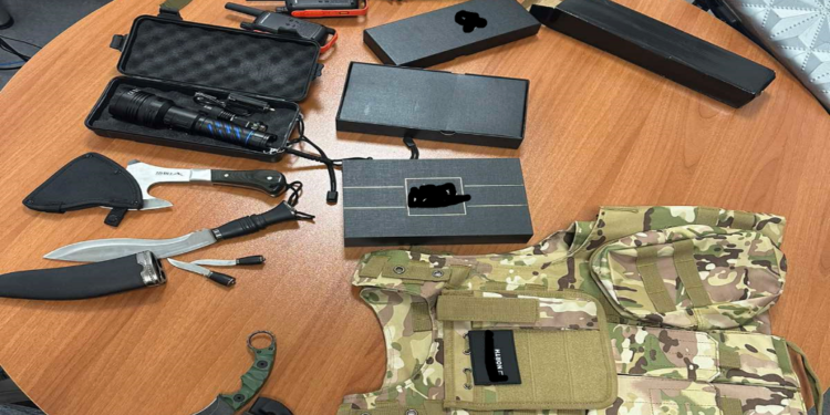 Policia gjen pajisje të dyshuara ushtarake brenda një autobusi me targa të huaja në Merdare