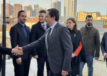 Kurti e Rizvanolli e vizitojnë Telekomin e Kosovës