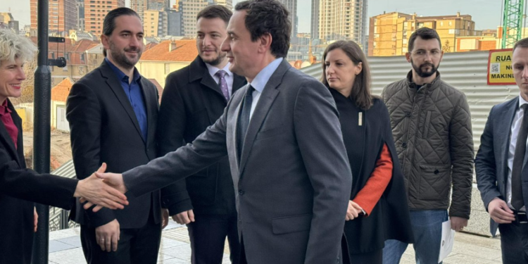 Kurti e Rizvanolli e vizitojnë Telekomin e Kosovës