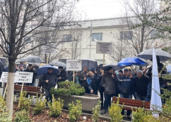 Protestojnë punëtorët e KEK-ut, kërkojnë rritje të pagave