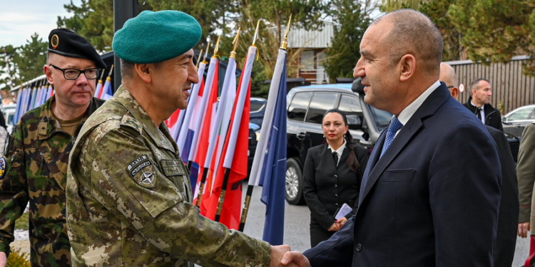 Presidenti bullgar takon komandantin e KFOR-it në Kosovë
