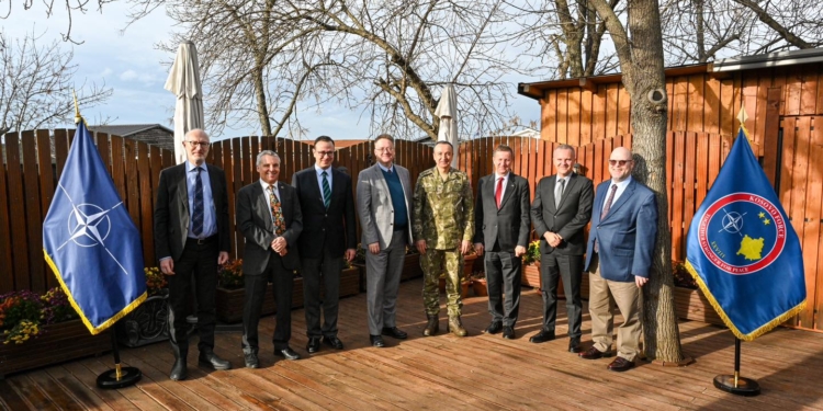 Komandanti i KFOR-it takon ambasadorët e QUINT-it, flasin për sigurinë në Kosovë