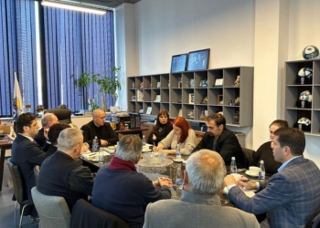 Deputet e Kuvendit të Kosovës vizitojnë FFK-në, diskutohet për Ligjin e Sponsorizimit