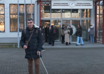 I verbëri që shkroi 8 libra dhe punon si psikolog në shkollë