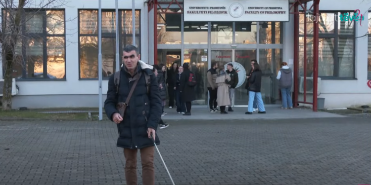 I verbëri që shkroi 8 libra dhe punon si psikolog në shkollë