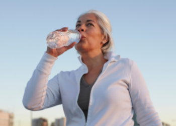 Pini ujë në mëngjes për energji gjithë ditën