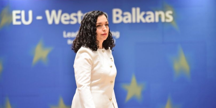 Osmani udhëton në Bruksel, përfaqëson Kosovën në samitin e BE-së