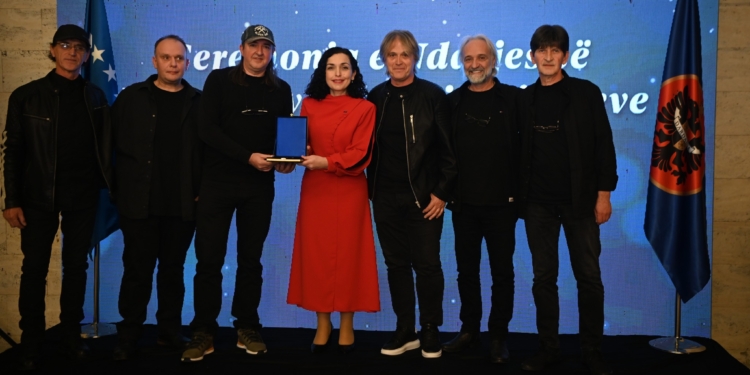 Osmani nderon me medalje rock grupet Minatori, Gjurmët, Elita 5 e të tjerë