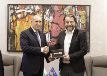 Rama e nderon Radevin me “Çelësin e Qytetit”