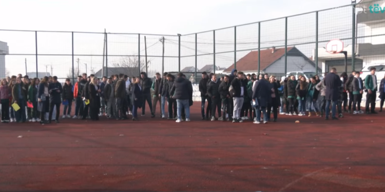 Nxënësit e Pozheranit “përballen me tërmet”